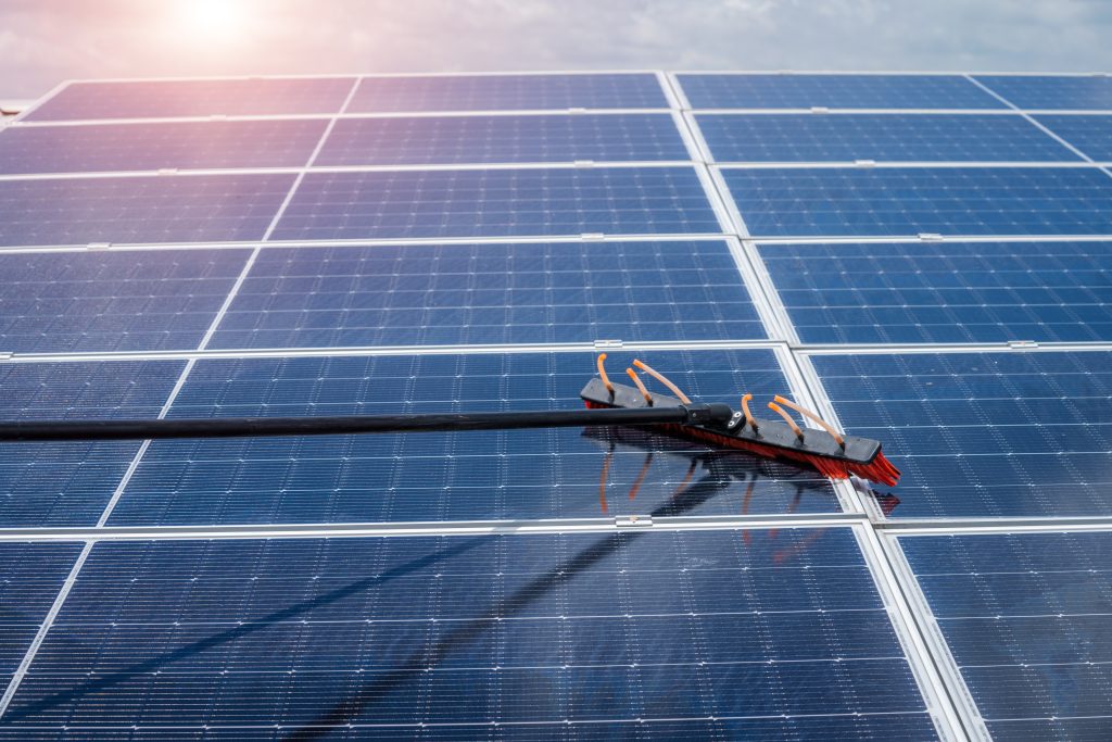 Technicians,Are,Cleaning,Solar,Panel,clean,Solar,Panel,In,Solar,Power