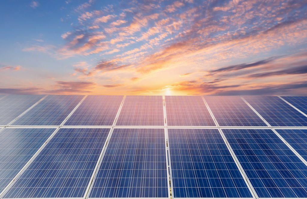 Set,Modern,Solar,Panels,Against,Sunset,Sky,With,Cloud.